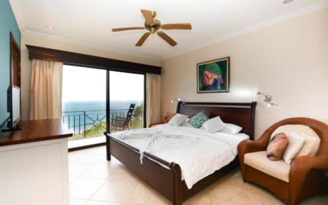 Luxury 2 bedroom condo with ocean view - Few steps from beach