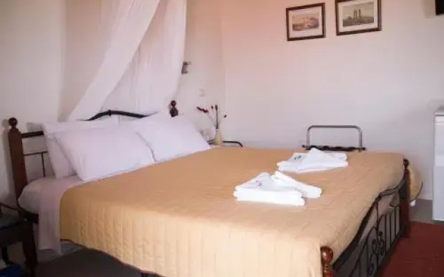 Jo Marinis Rooms