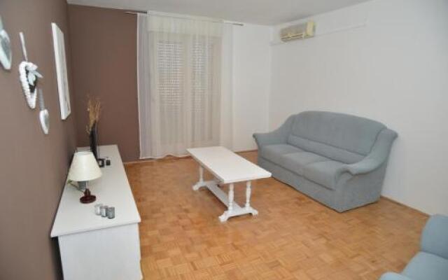 Bay Bridge Centre Apartments 2