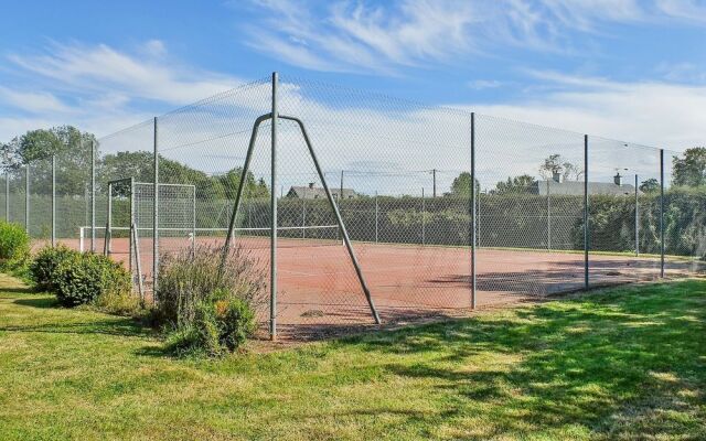 Ferme Familiale avec court de tennis