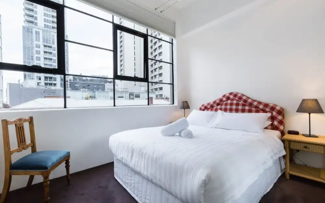 CYNTHIA, 2BDR Melbourne Apartment