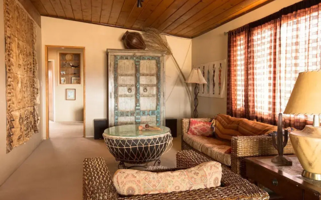 Wikiup by Joshua Desert Retreats
