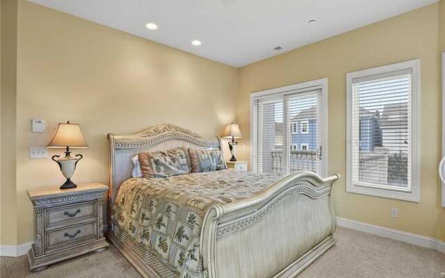 Collier Court 3 - Six Bedroom Home