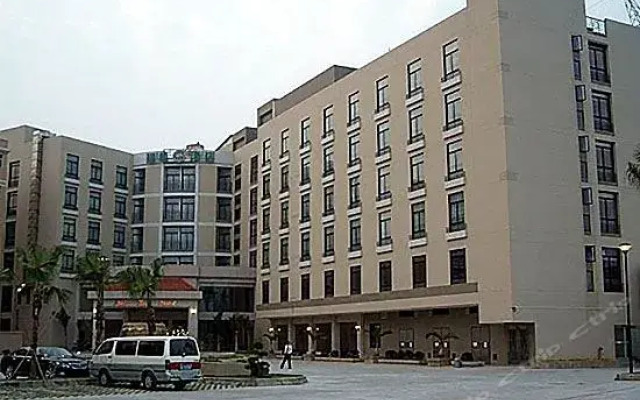 鹤山椰林酒店