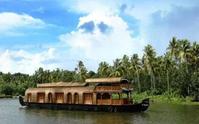 Rudra Houseboats