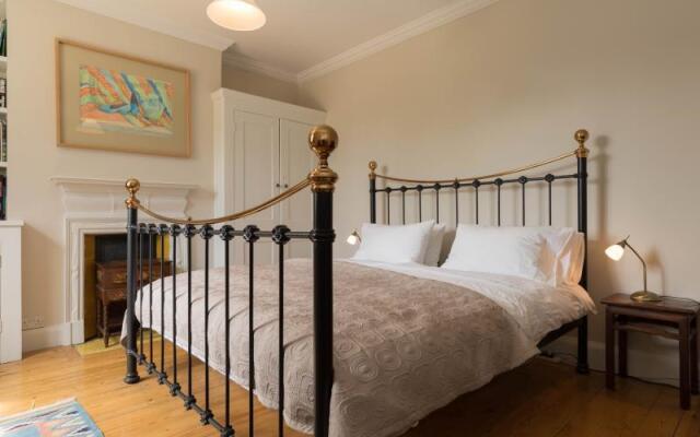 Veeve  4 Bed House On Magdalen Road Wandsworth