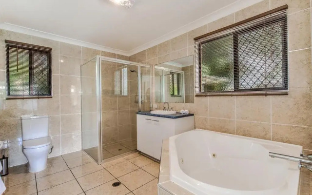 Coolum Waves Pet Friendly Holiday House