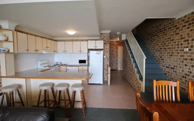 Twin Seasons 4 - Lake and Mountain Views