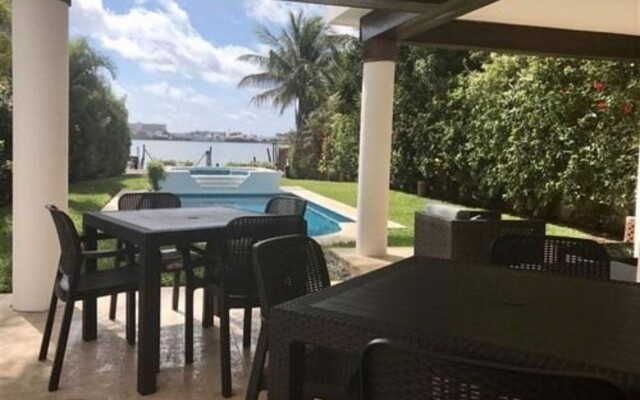 Cancun Caribbean Luxury Bed & Breakfast