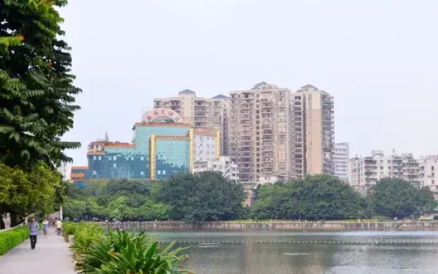 Sea Lake Hotel