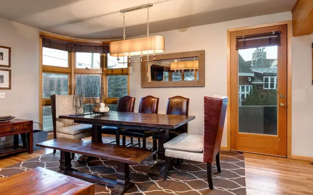 1382 Empire Mountain Ski Home 4 Bedroom Home by RedAwning