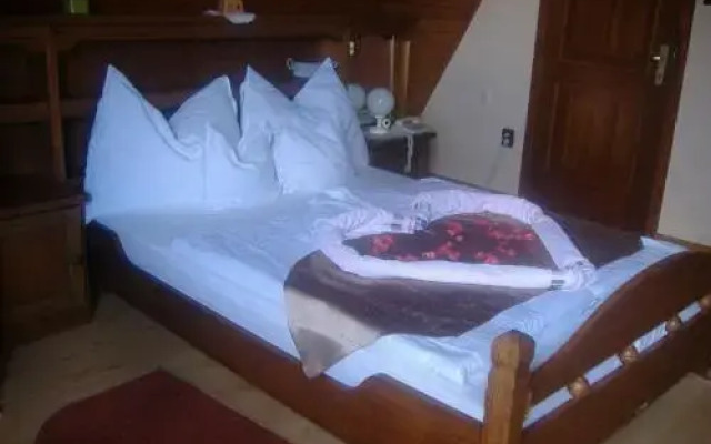 Alpokalja Panzió Étterem