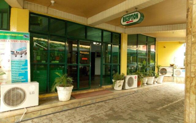 Crossroads Hotel & Towers