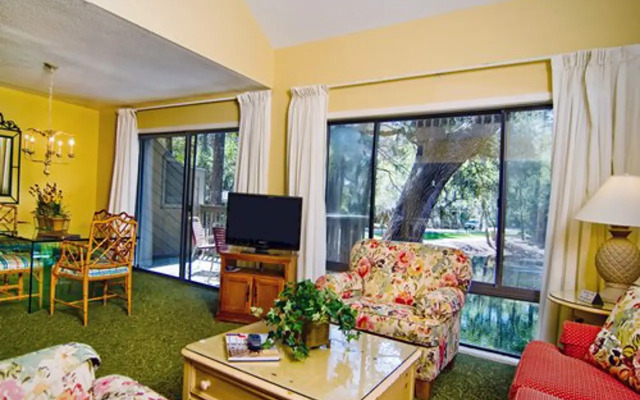 Spicebush at Sea Pines Resort
