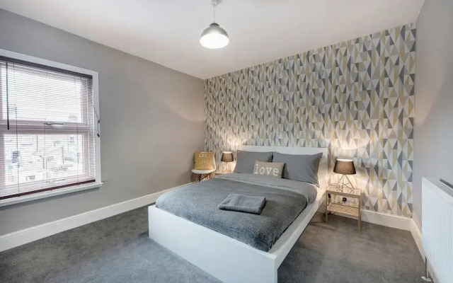 Cambridge House Luton - Inhabit Short Stays