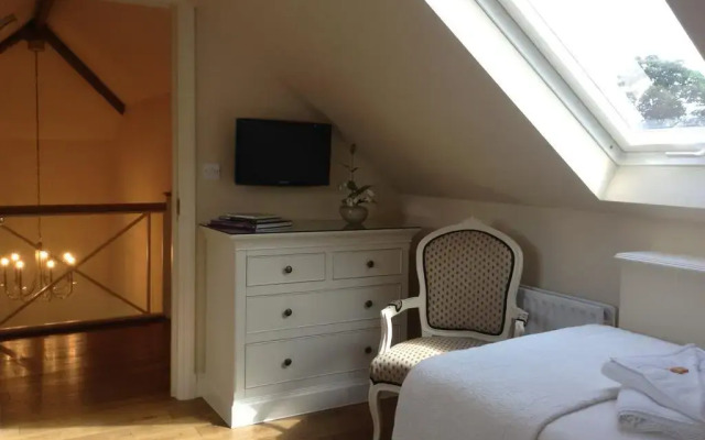 Ditton Lodge Bed and Breakfast