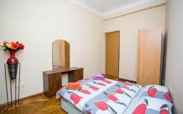 Boulevard Apartment