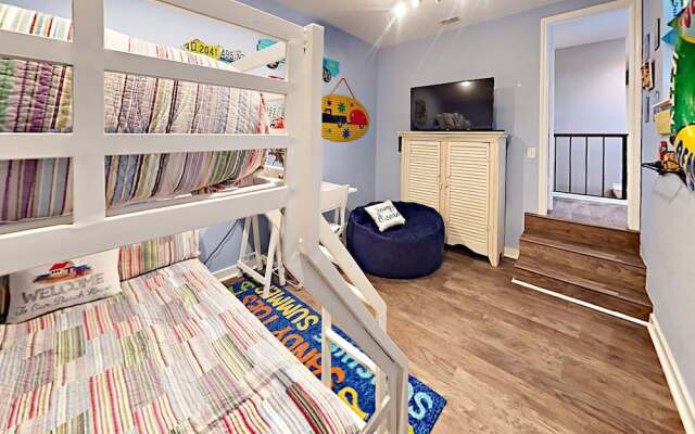 Selleck Condo by RedAwning