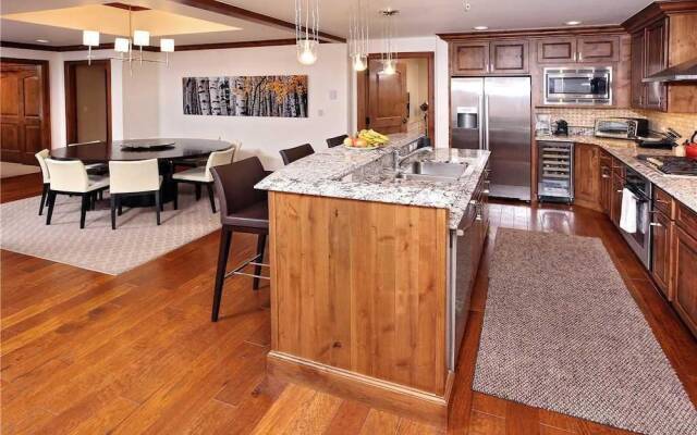 Ritz Carlton Vail #4 4 Br Condo