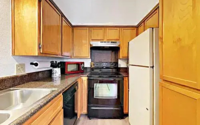 Hip Downtown Condo with Loft by RedAwning