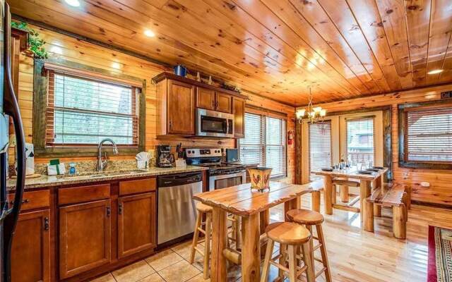 Standing Bear Lodge - Five Bedroom Cabin