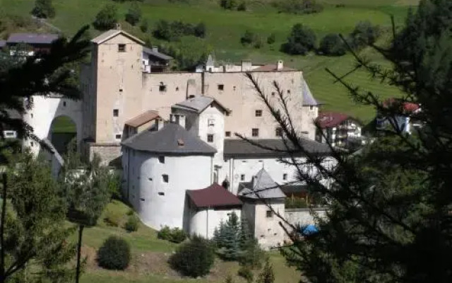 Schloss Naudersberg