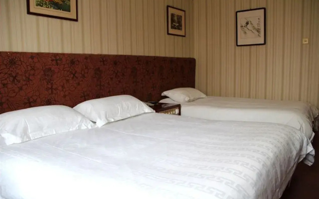 Qingdao Yingshi Hotel