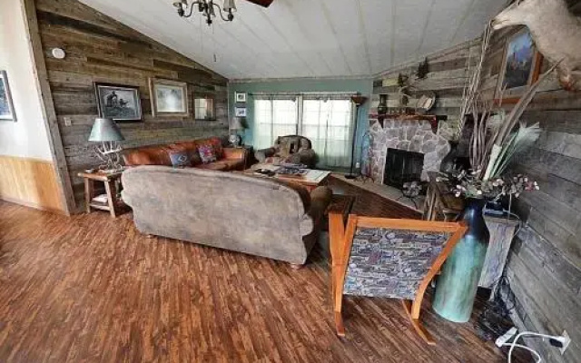 Buckhorn Cabin - 3 Br condo by RedAwning