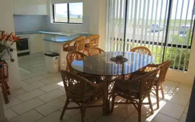 Hi Surf Unit 2, 92 Head Street, Forster