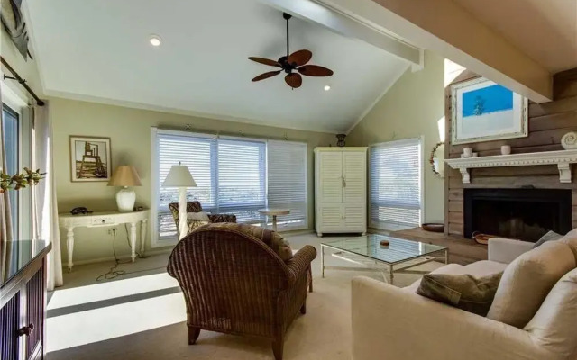 Beach Club 341 by RedAwning