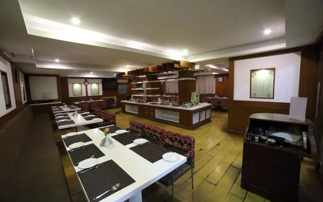 Maple Tree Hotel