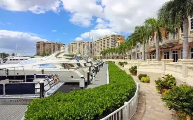 Waterfront Villa Id5218