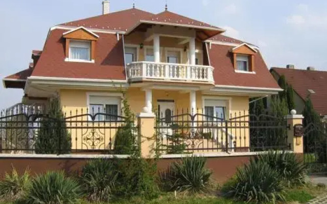 Arany Apartmanház