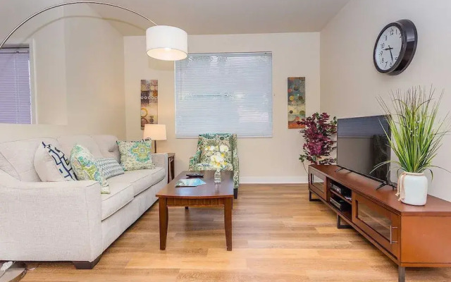 Park Plaza Apartment #876088 by RedAwning