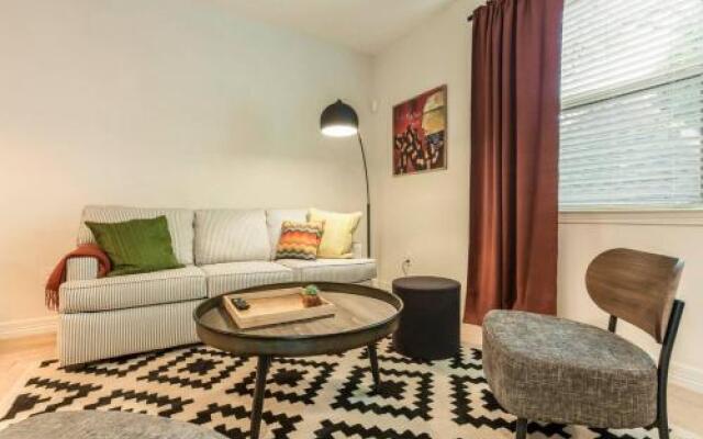3BR Townhome UT Austin by WanderJaunt