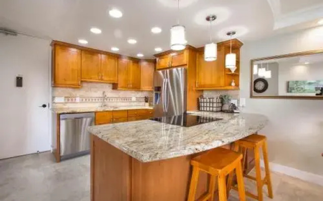 Kauhale Makai 434, 2 Bedroom, 2 Bathroom Oceanfront Condo, Pool