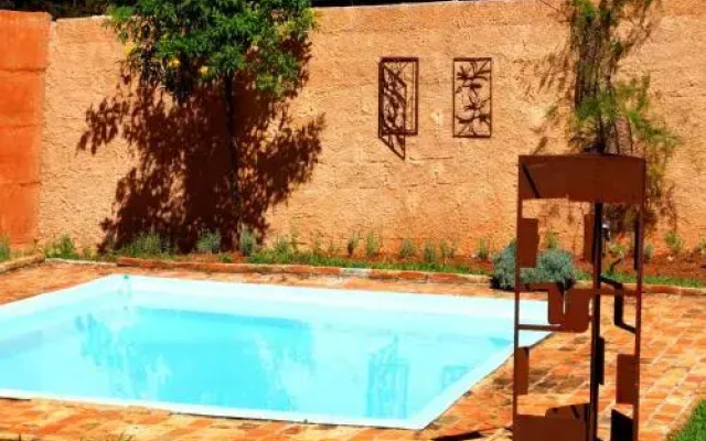 Tiô Isolda Artes & Hospedaria