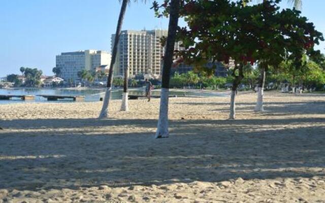 Beach One Bedroom Suite 13