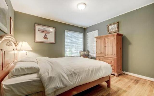 Wooded Retreat Off South Congress by RedAwning