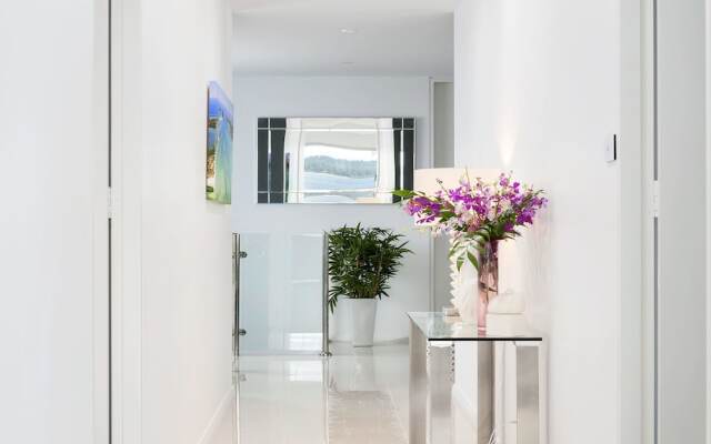 Stunning Waters Penthouse, Sandy Point Road, 46