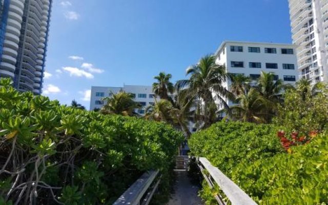 Miami Beach Suncoast Apartment III