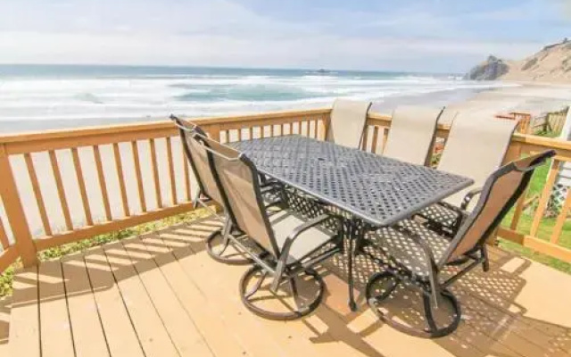 Wave Crest - 3 Br home by RedAwning
