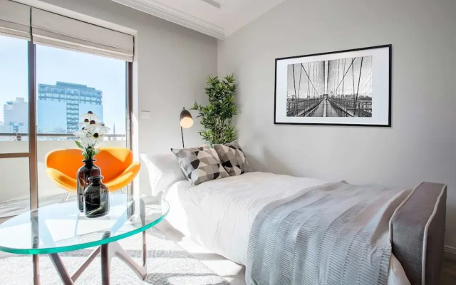 Russell St. Hotel Apartment