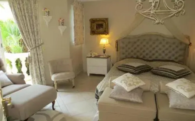 La Maison Jaune