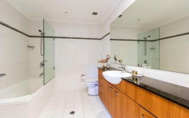 Bondi Beach Lamrock Avenue