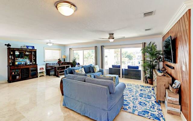 Canal-Side Getaway - 3 Br Home