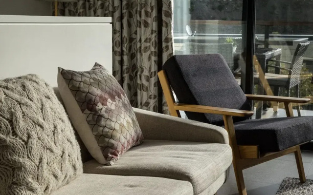 Roomerang at Lakeside Townhouse