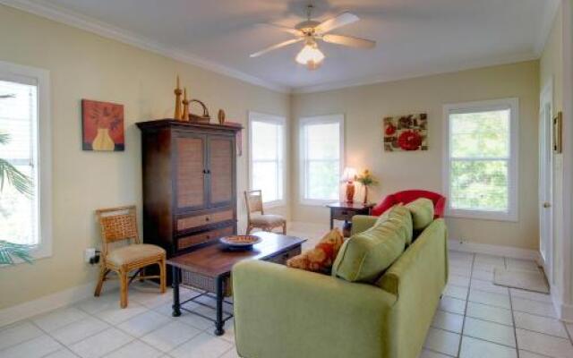 Purple Parrot 18CU - 1 Br Condo