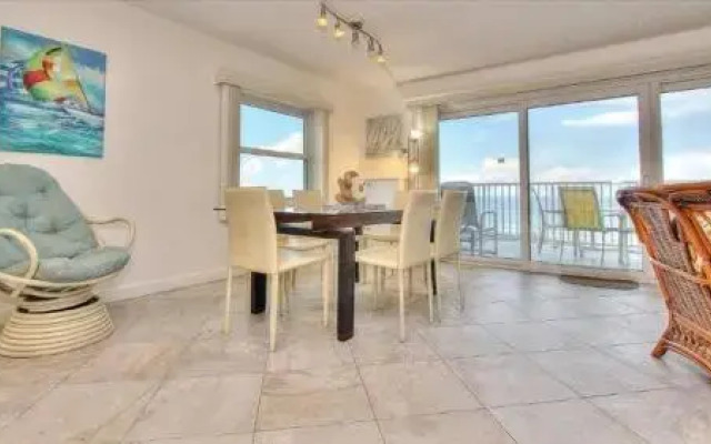 Holiday Villas III 201 - 2 Br condo by RedAwning