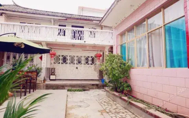 Xizhou Walk Hostel